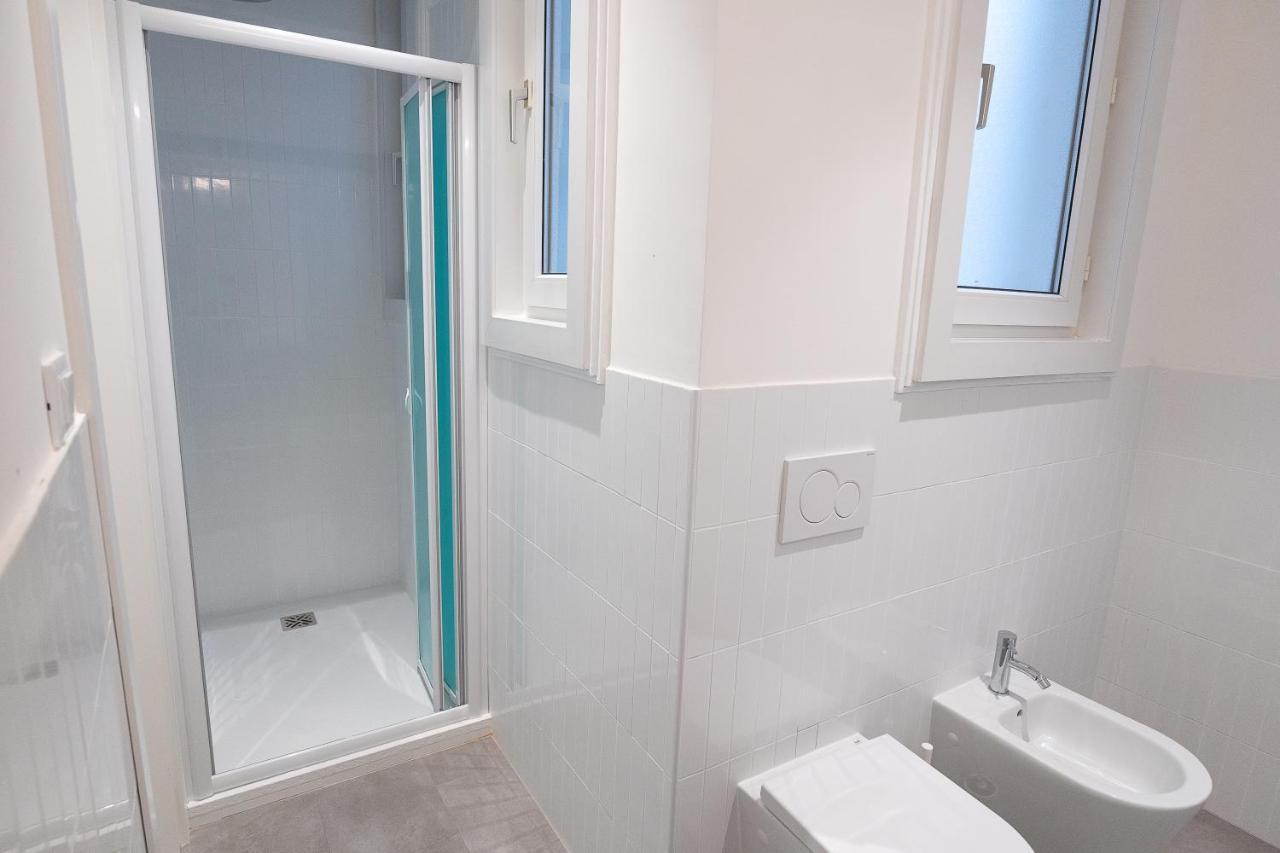 700MstazionecentraleAmpio Trilocale Con 2Balconi Trieste Luaran gambar